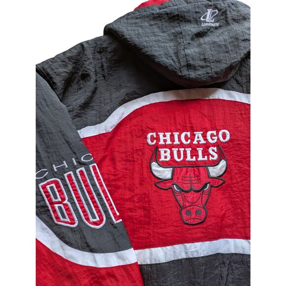 Chicago Bulls 90s LOGO Athletic puffer jacket XL black red Jordan NBA vintage - Picture 1 of 9